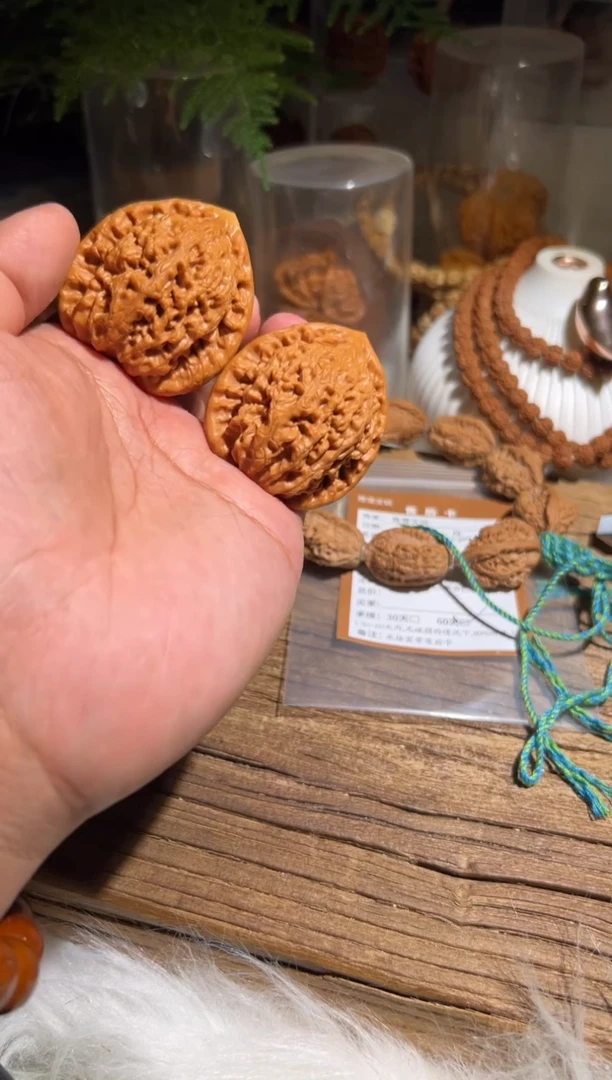 【闪购商品】文玩核桃吊坠麦虎/KK