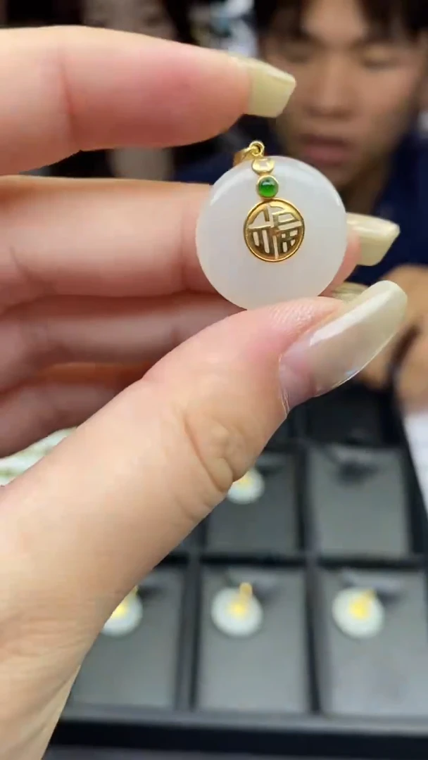 吊坠(不含链)18K金镶嵌和田玉多样性发其一-吊坠-D11023