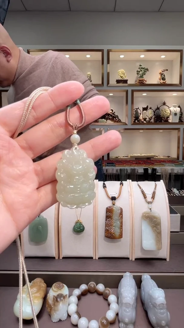 颈饰未镶嵌和田玉苏