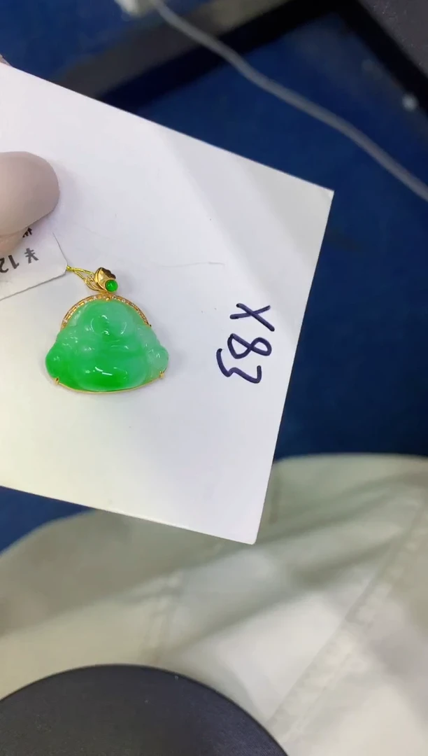 颈饰18K金镶嵌翡翠缅甸天然翡翠A货