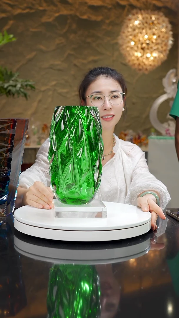 琉璃心**沉祖母绿菱格花瓶