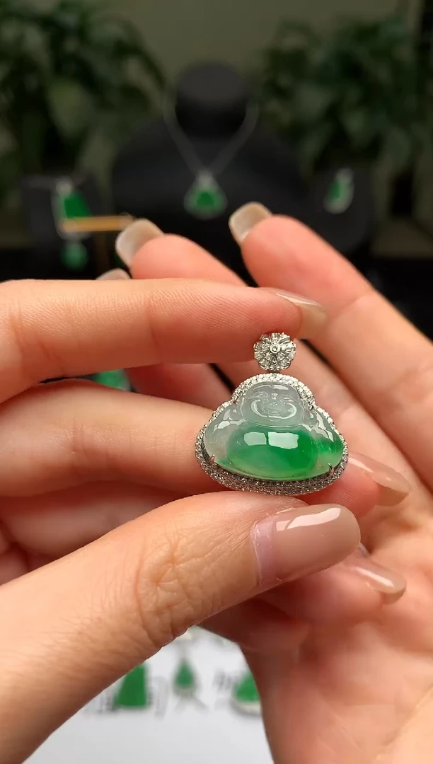 颈饰18K金镶嵌翡翠佛公