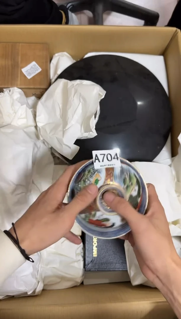 瓷片彦*子704 中古商品，谨慎购买