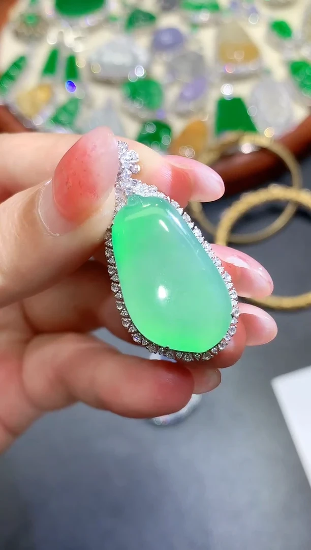 18K金镶嵌定制翡翠15团购排队