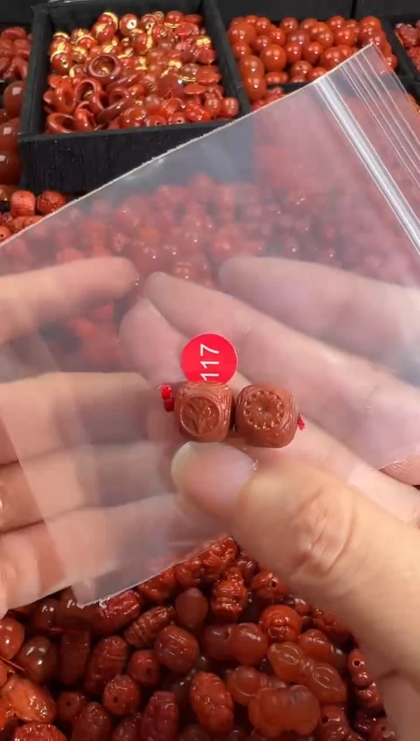 颈饰未镶嵌南红玛瑙1