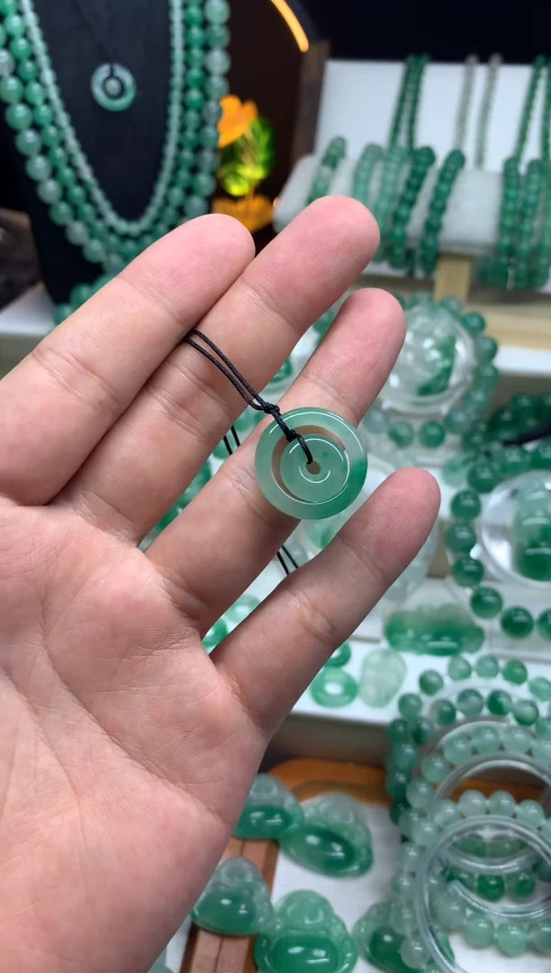 吊坠(不含链)未镶嵌石英质玉（非洲翠）子母扣放漏