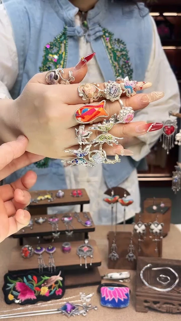 【闪购商品】织绣1613黔东南苗族刺绣