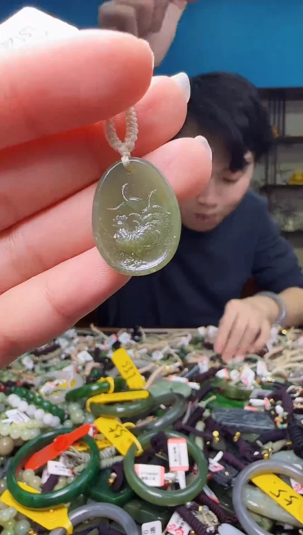 颈饰未镶嵌和田玉1