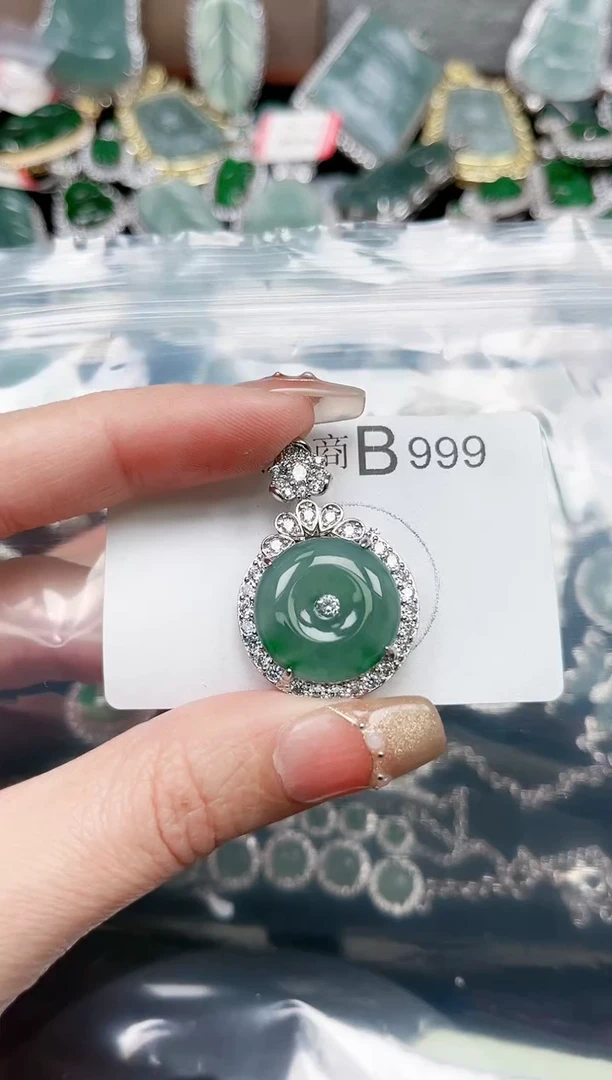 【闪购商品】翡翠颈饰未镶嵌999赠皮绳