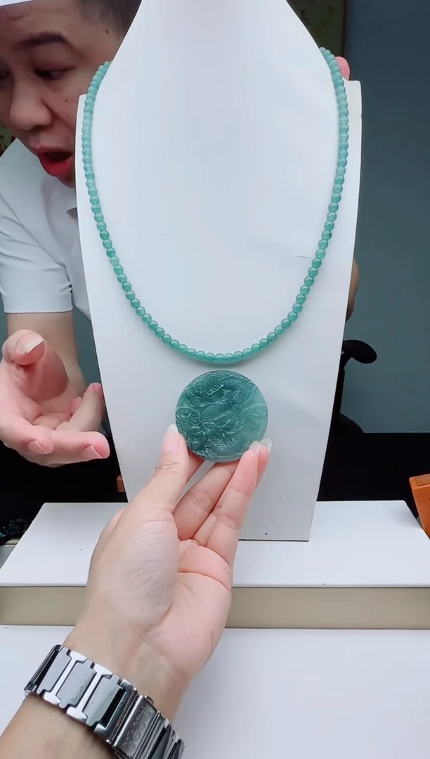 颈饰未镶嵌翡翠多样性发其一
