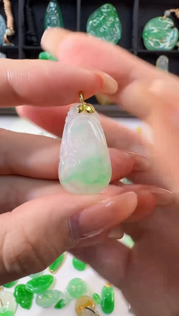 颈饰18K金镶嵌翡翠缅甸A货翡翠