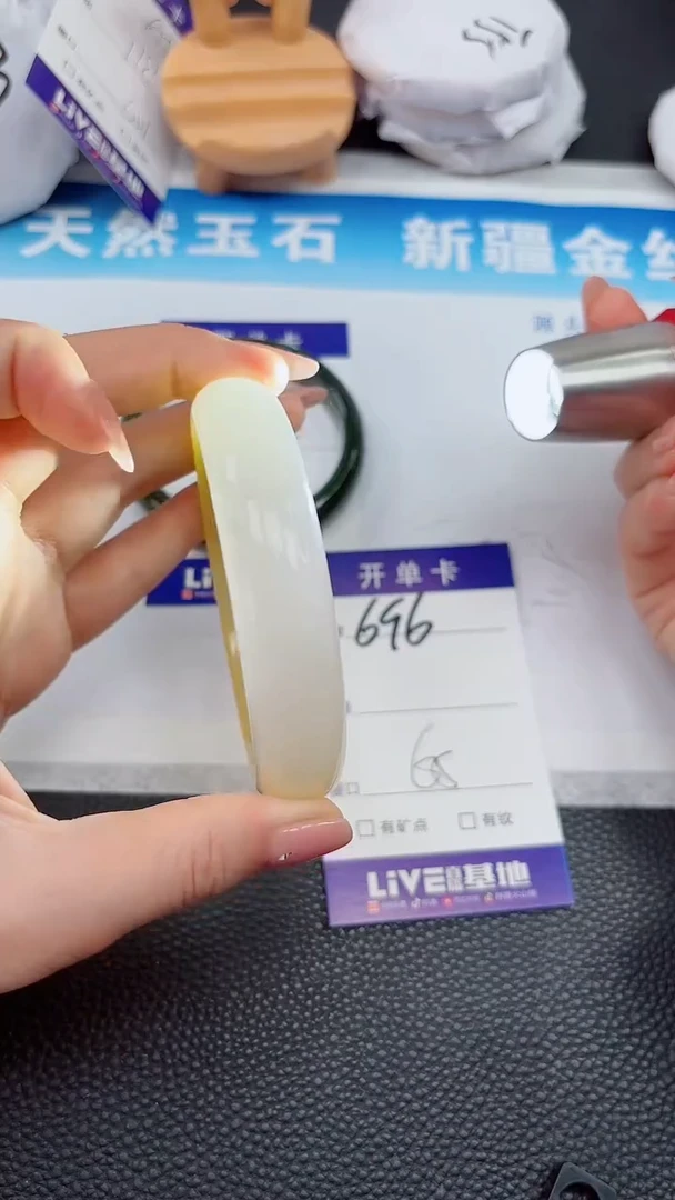 【闪购商品】石英质玉手镯未镶嵌696