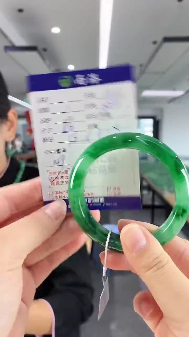 未镶嵌石英质玉手镯56