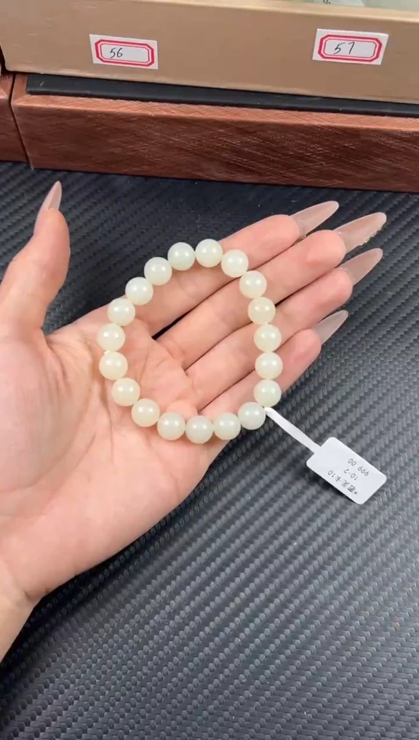 未镶嵌手串和田玉若羌微色差卡10手串