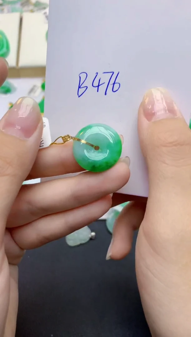 翡翠18K金镶嵌颈饰天然缅甸A货翡翠