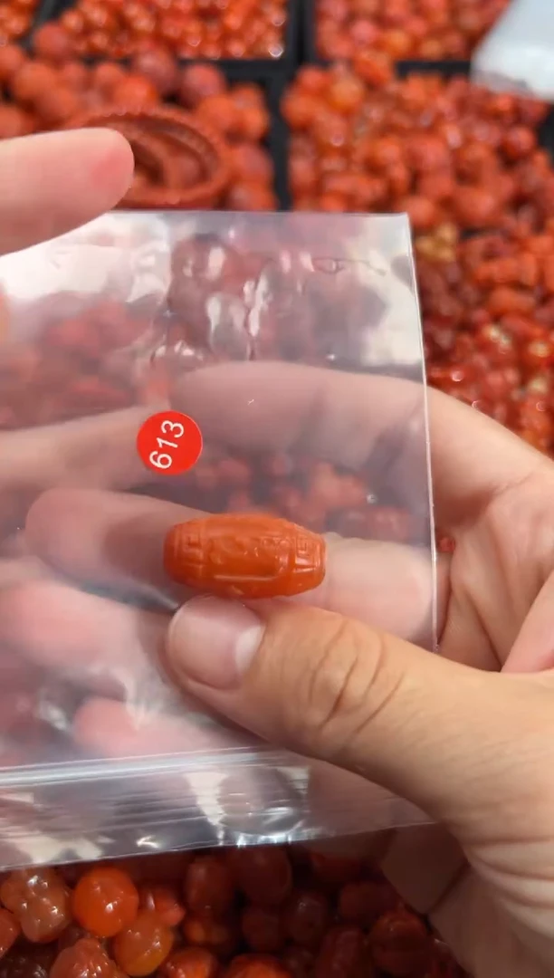 南红玛瑙未镶嵌颈饰1