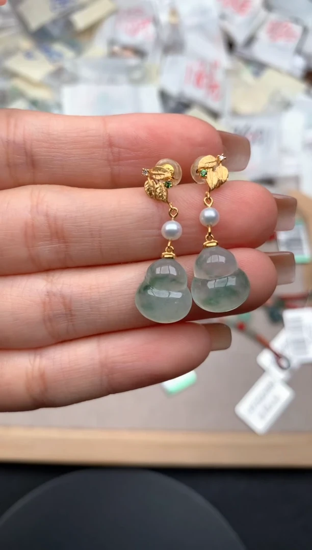 18K金镶嵌挂件翡翠一