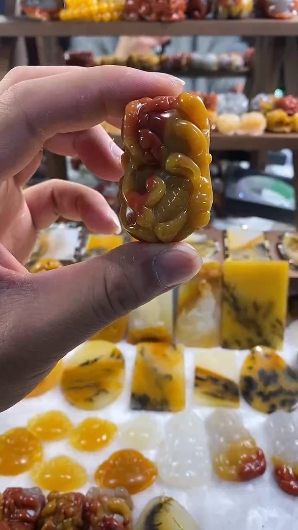 未镶嵌石英质玉挂件石英质玉貔貅微瑕