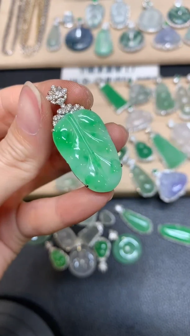 【闪购商品】翡翠颈饰18K金镶嵌树叶【无服务费