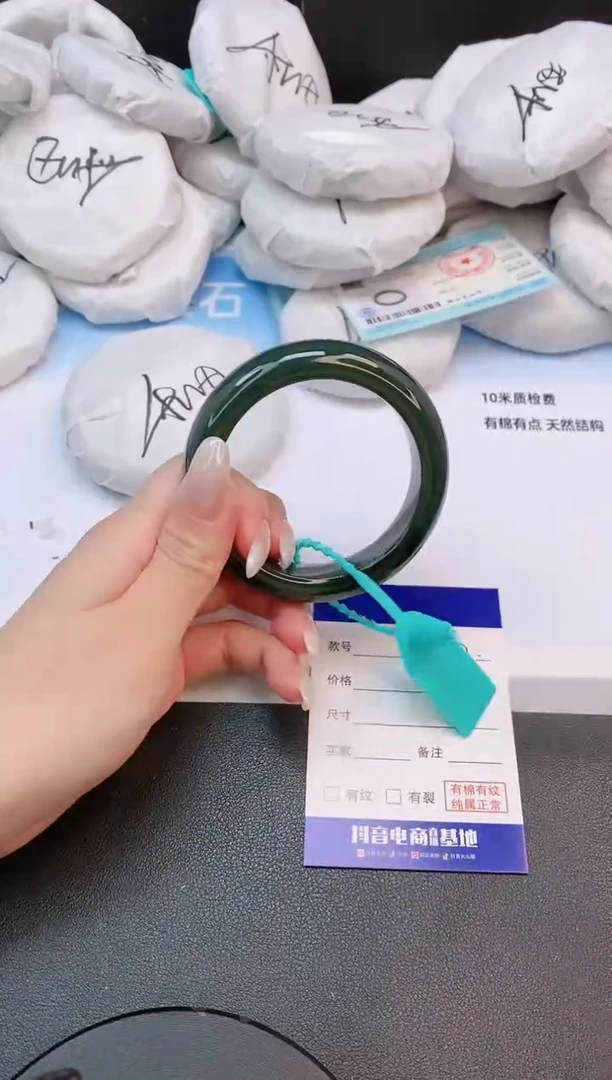 未镶嵌手镯和田玉22L177-56