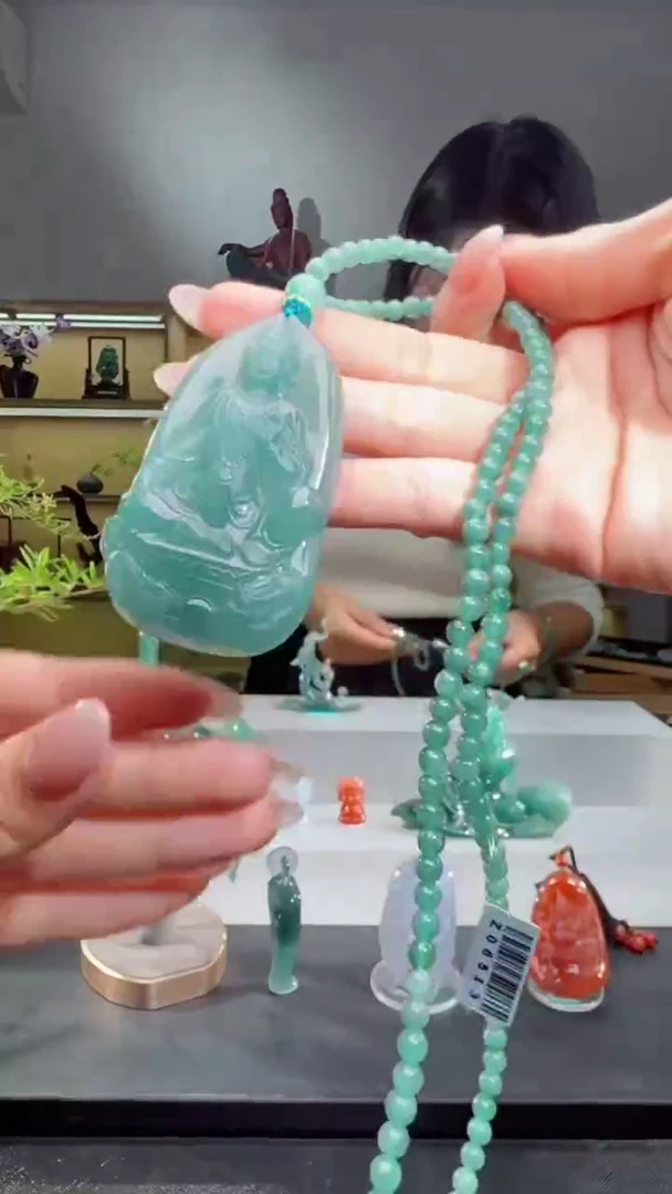 吊坠(赠链)未镶嵌翡翠观音（多样性发其一