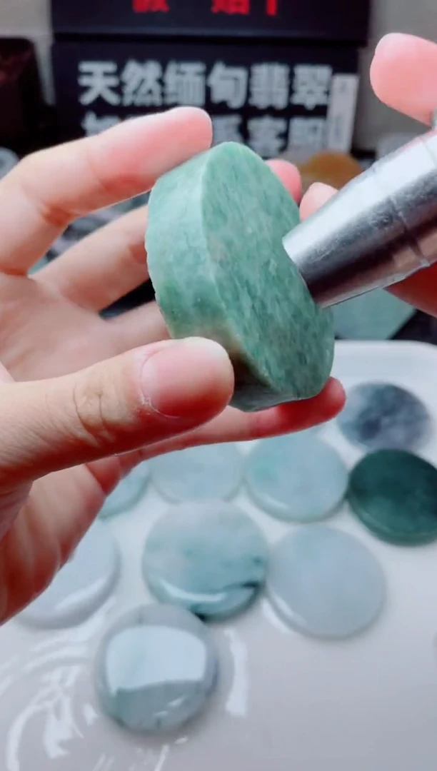 翡翠未镶嵌颈饰4637......