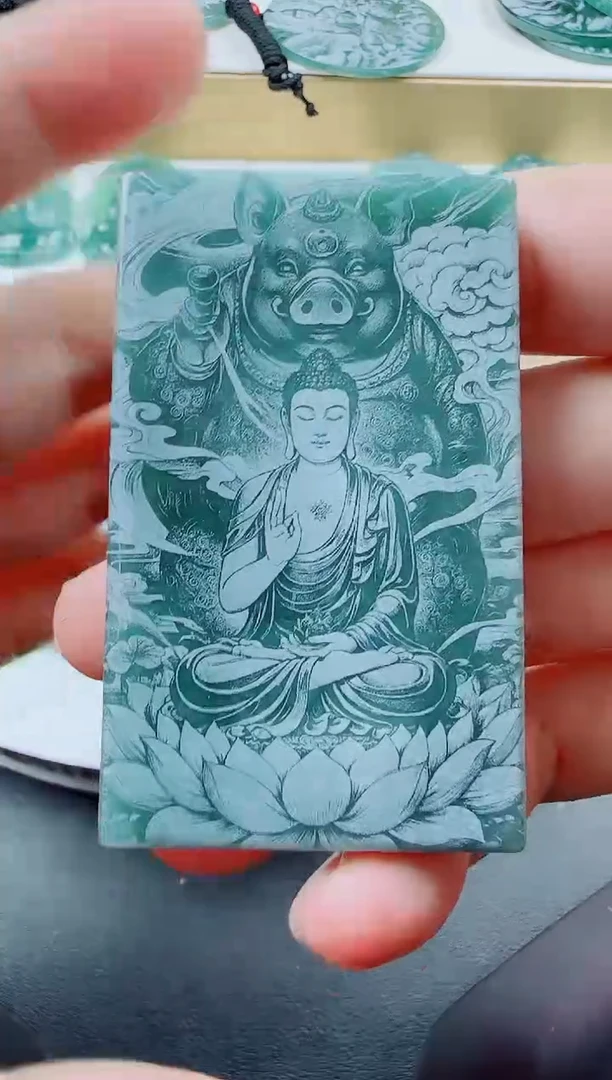 翡翠未镶嵌颈饰流***叔猪本命佛