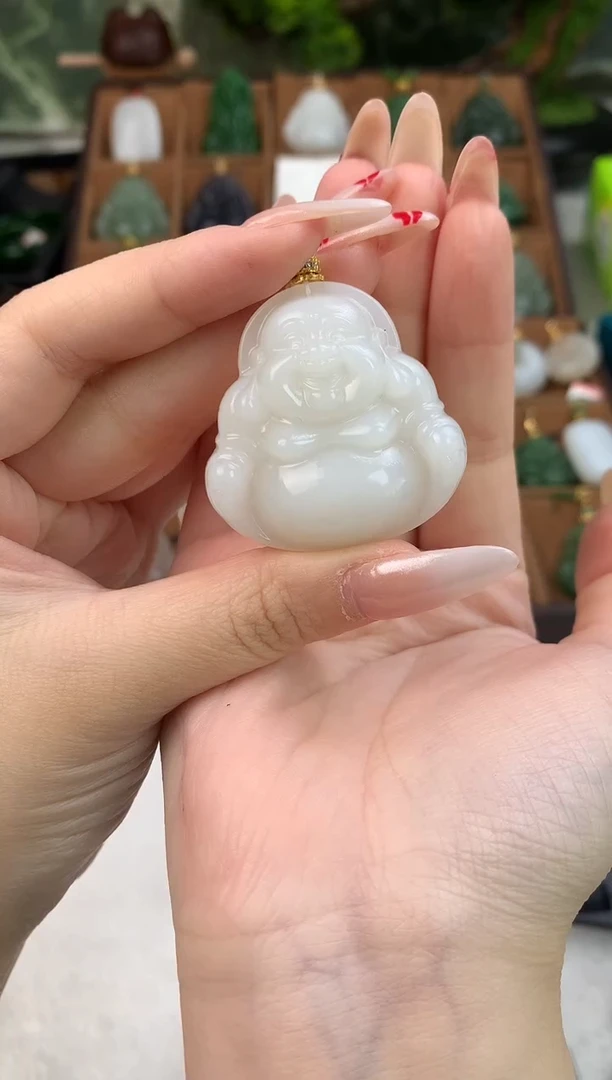 颈饰未镶嵌和田玉吊坠