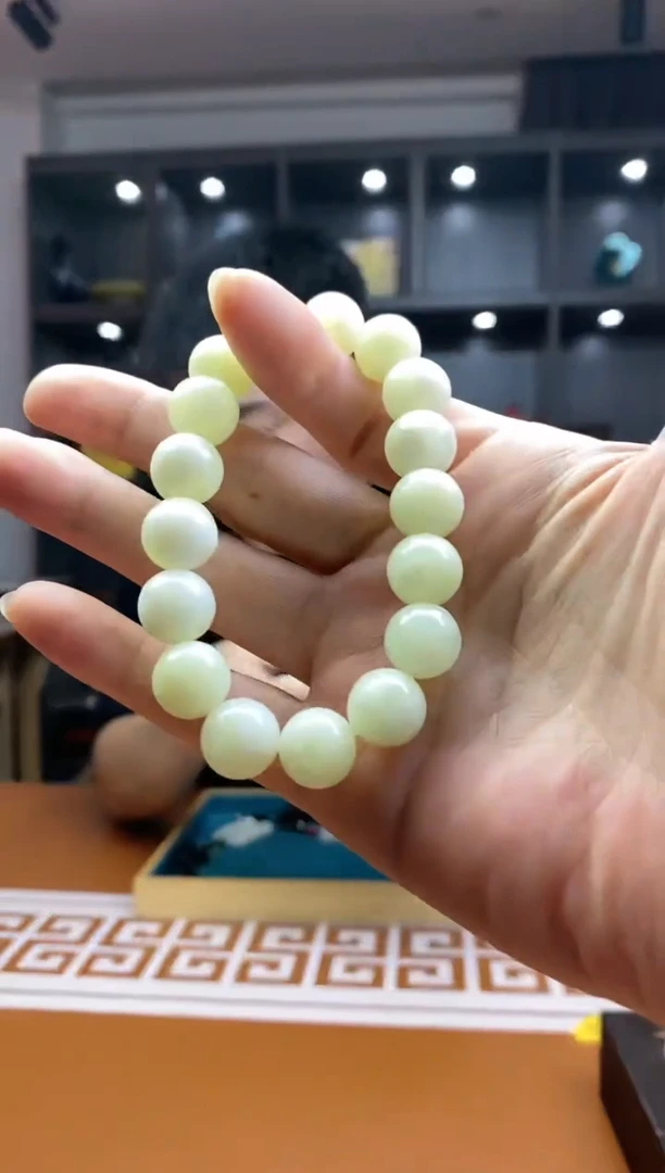 【闪购商品】透闪石-蛇纹石玉其它未镶嵌多样性发货一个