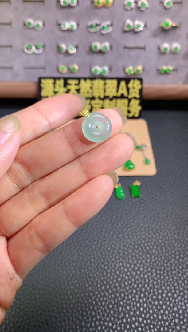 颈饰18K金镶嵌翡翠源头工厂天然翡翠A货，福利价
