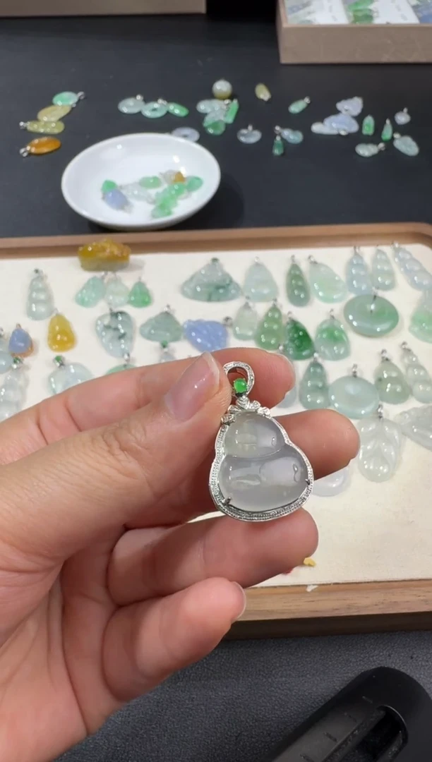 翡翠18K金镶嵌颈饰S0528-S1501-69