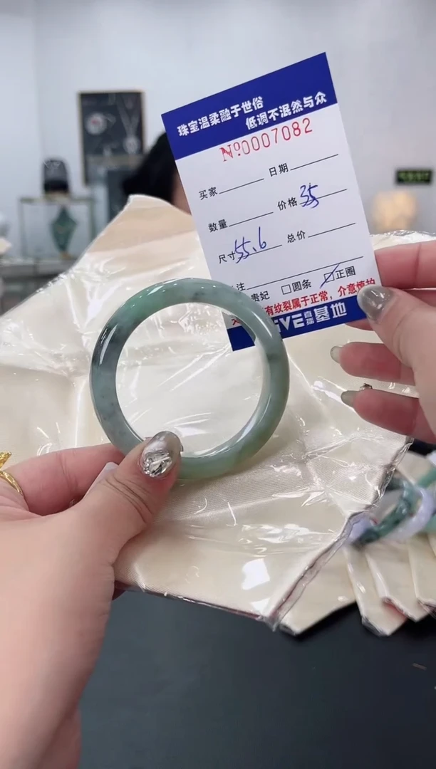 【闪购商品】翡翠手镯未镶嵌天然翡翠A货