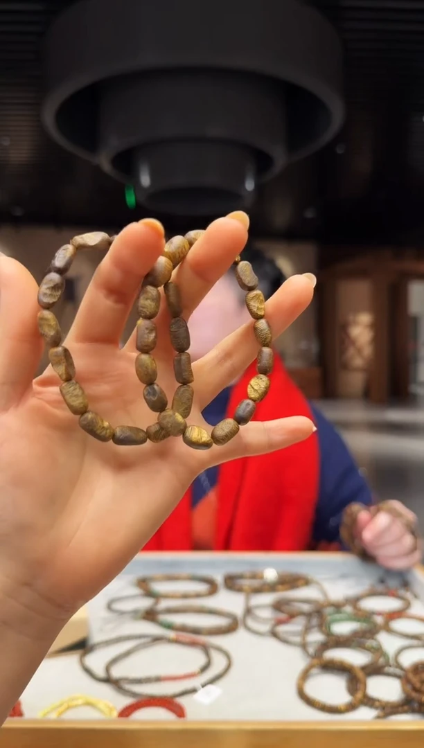 【闪购商品】沉香手串海南莺歌绿棋单圈随形虫漏（多样性发其一）