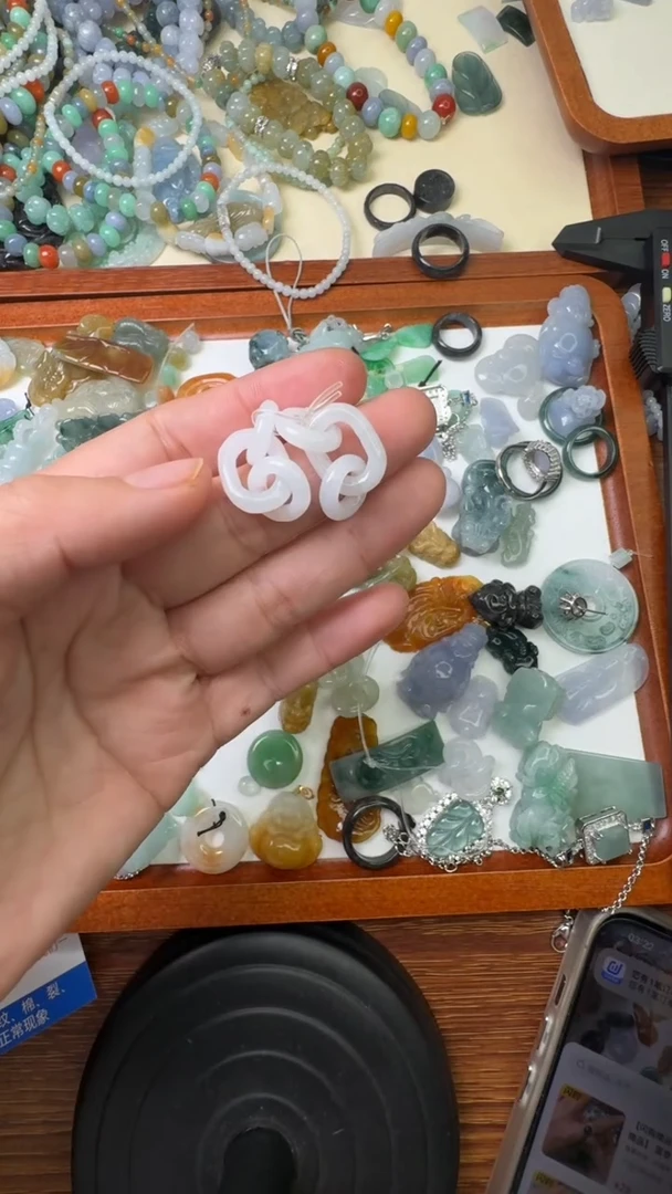 【闪购商品】翡翠颈饰未镶嵌【闪购商品】 翡翠  未镶嵌