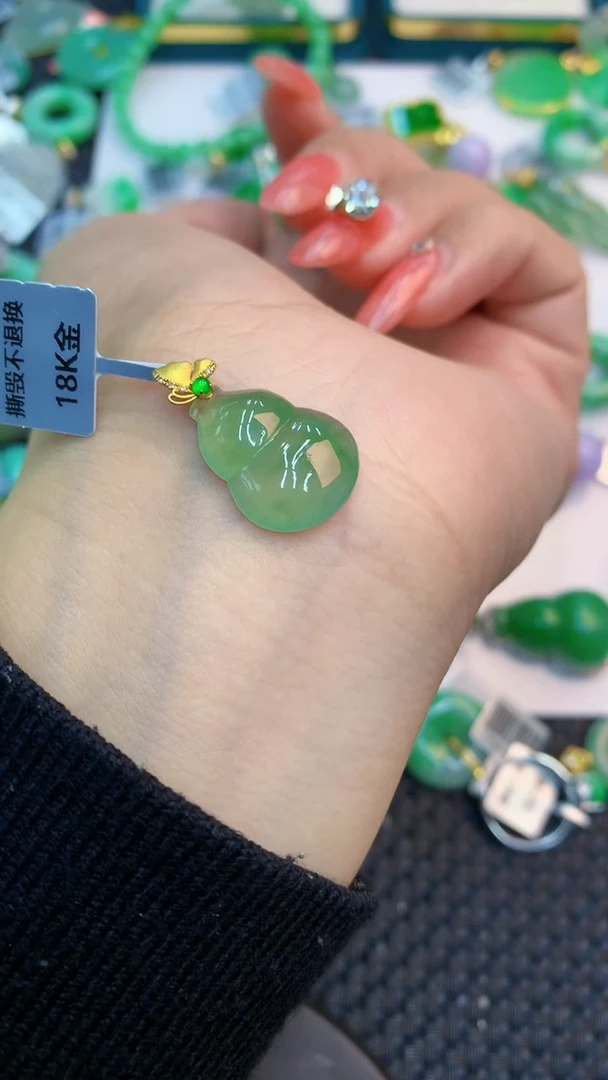 颈饰18K金镶嵌翡翠1