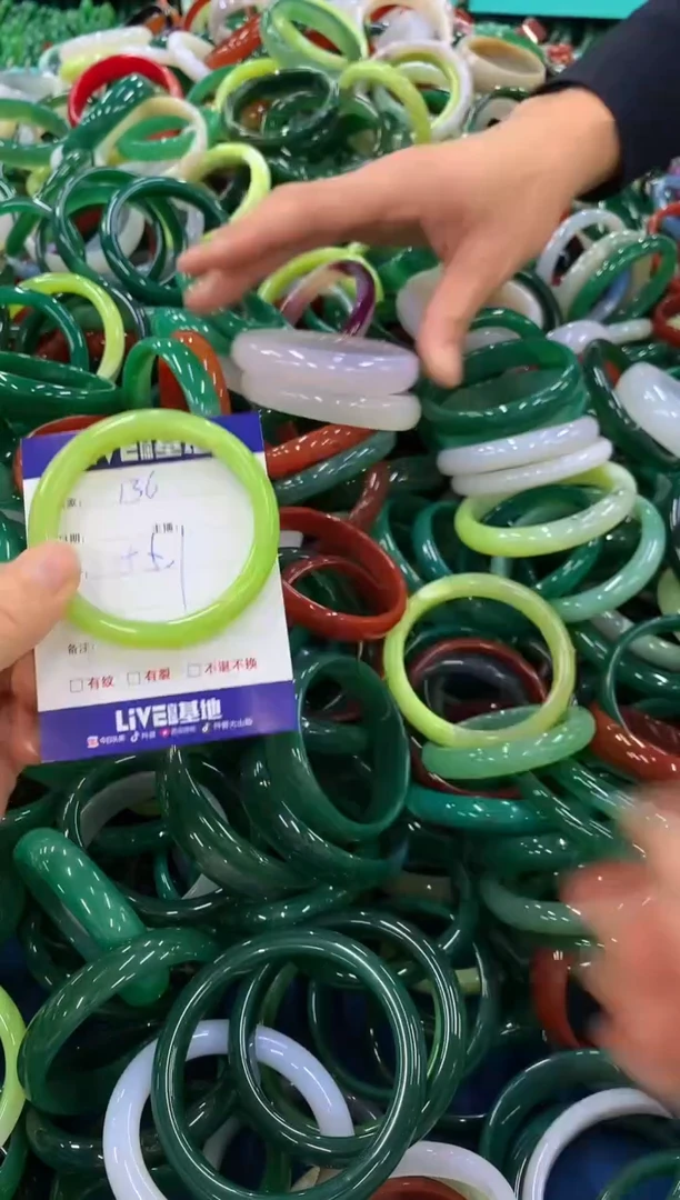 手镯玛瑙/玉髓未镶嵌136