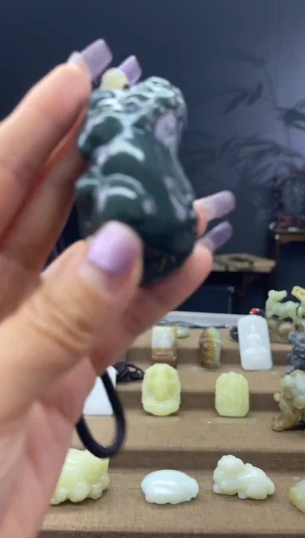 颈饰未镶嵌和田玉1