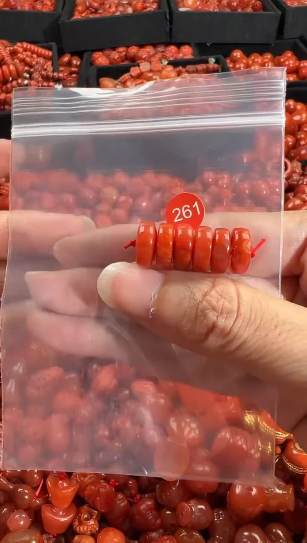 南红玛瑙未镶嵌颈饰1