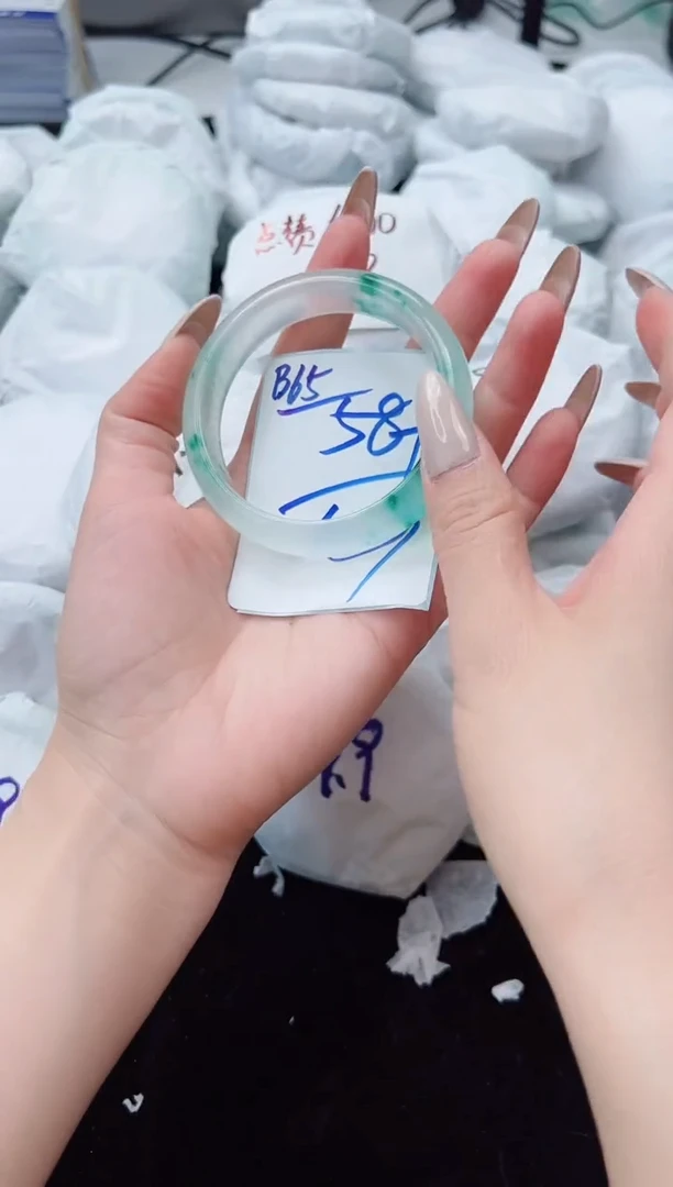 未镶嵌手镯石英质玉58圈口编号：B65