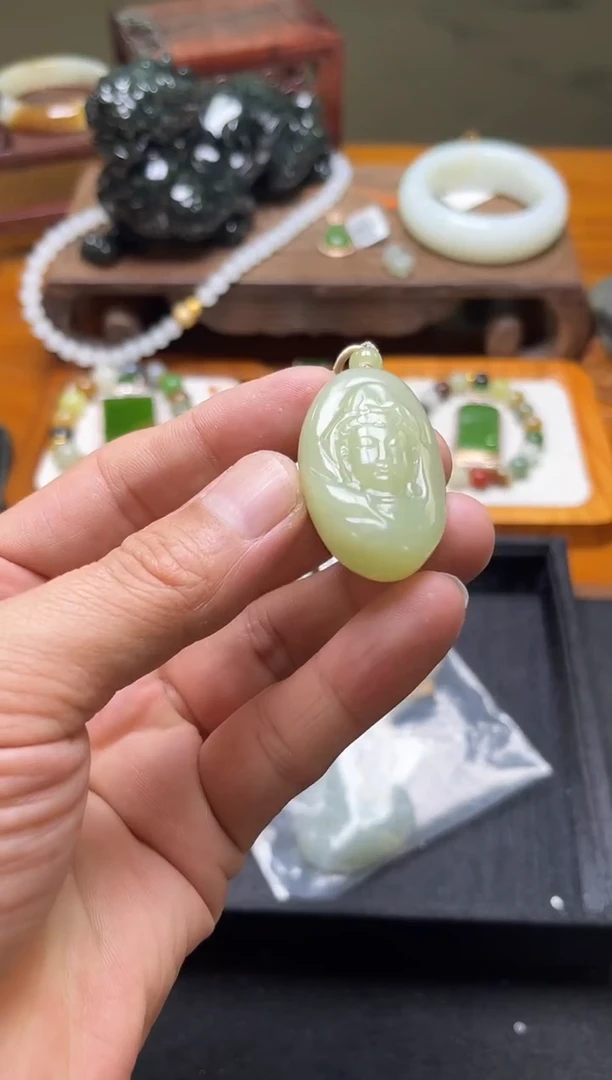 吊坠(不含链)未镶嵌和田玉若羌黄 观音