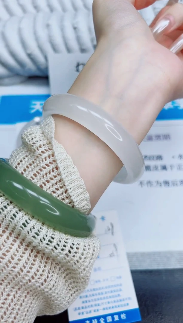 未镶嵌手镯石英质玉138/59