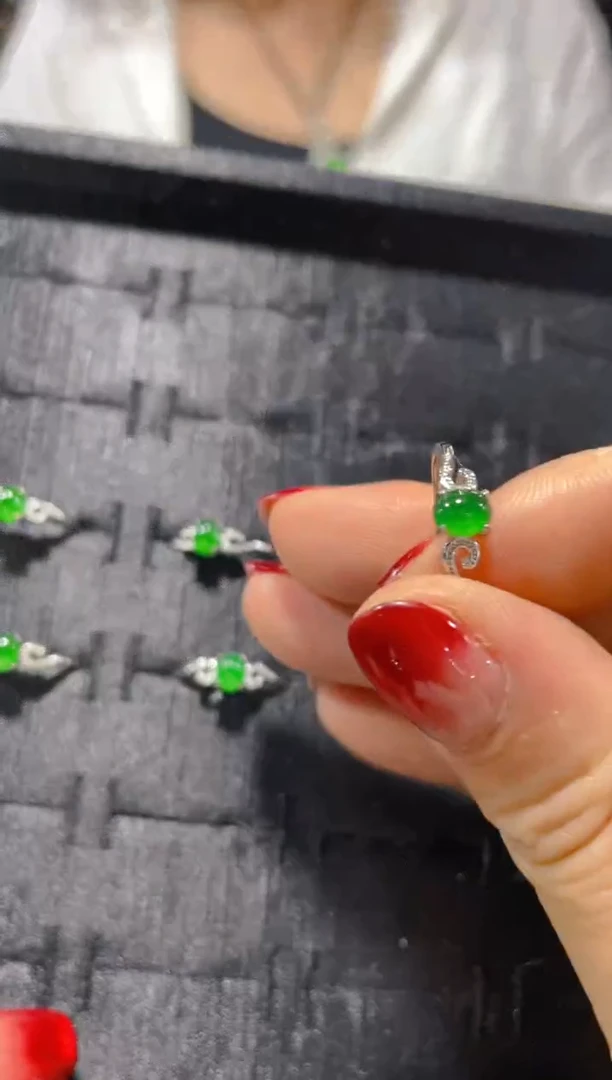 【闪购商品】翡翠颈饰未镶嵌天然A货翡翠（多样性发货拍一件发件）