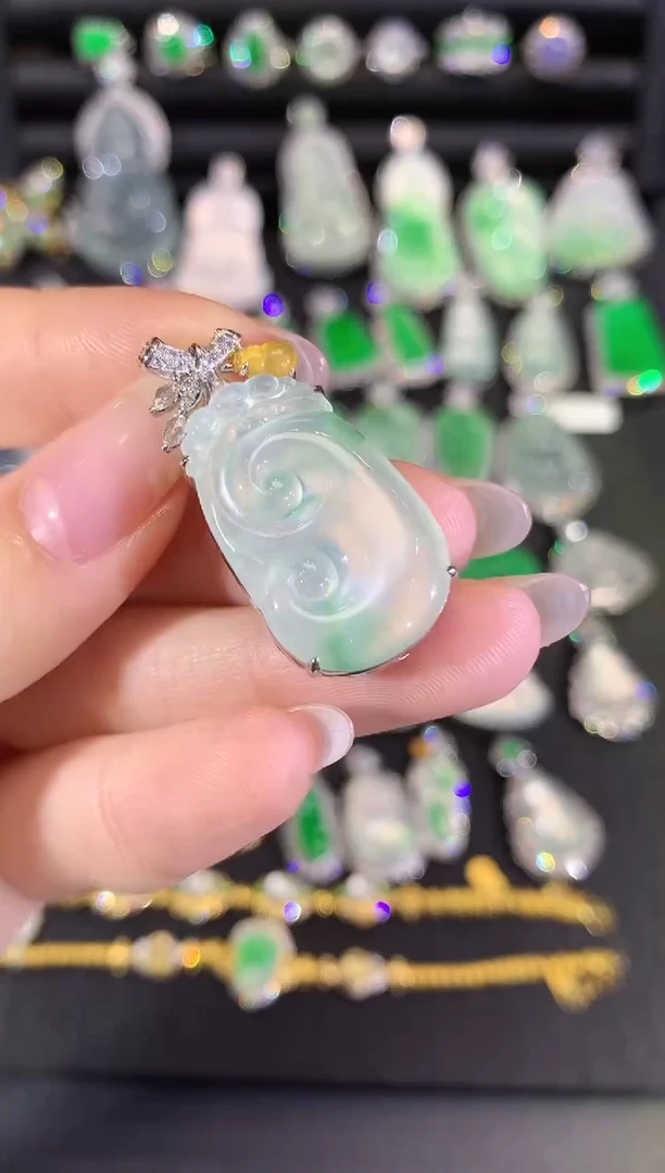 吊坠(不含链)18K金镶嵌翡翠36-如意