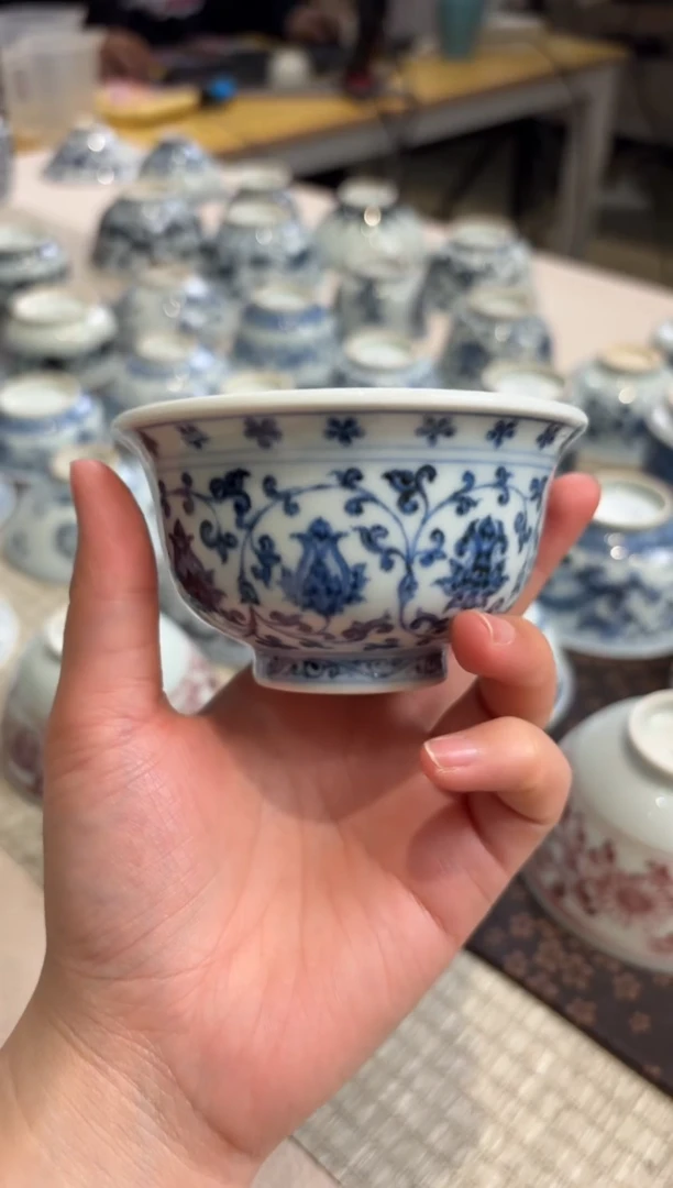 【闪购商品】徐立擎老师青花缠枝莲压手内会双狮 完品