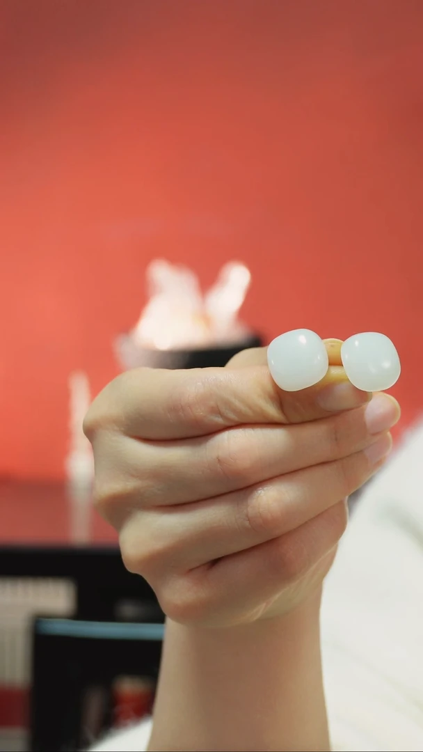 18K金镶嵌和田玉耳饰耳饰