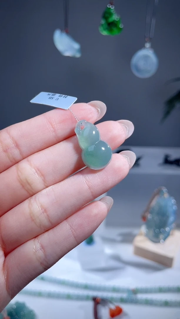 【闪购商品】翡翠颈饰未镶嵌  天然A货翡翠葫芦