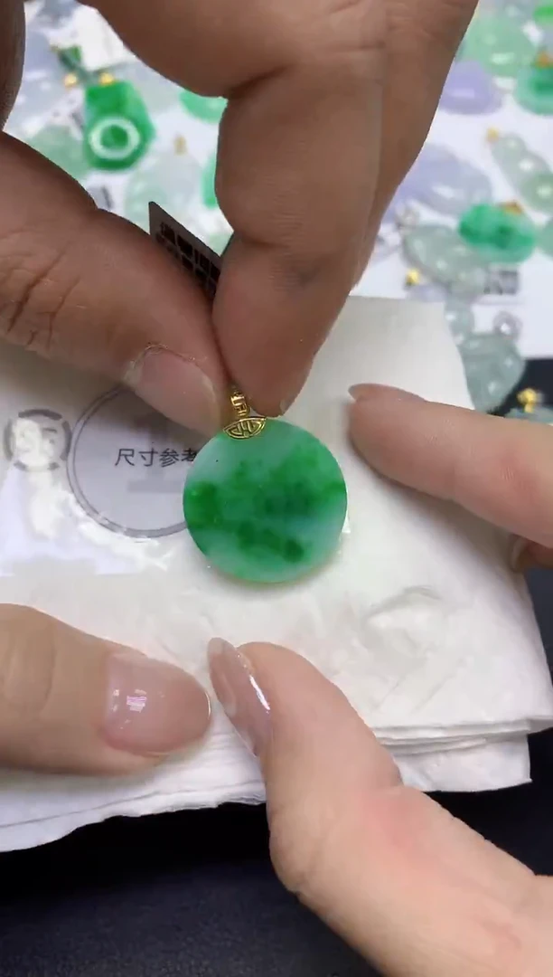 颈饰18K金镶嵌翡翠天然缅甸翡翠A货百元以上9元证书费自理