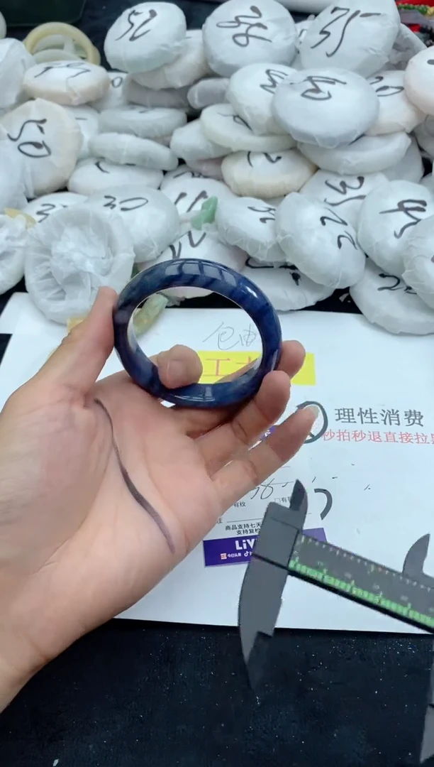 【闪购商品】石英质玉手镯未镶嵌32