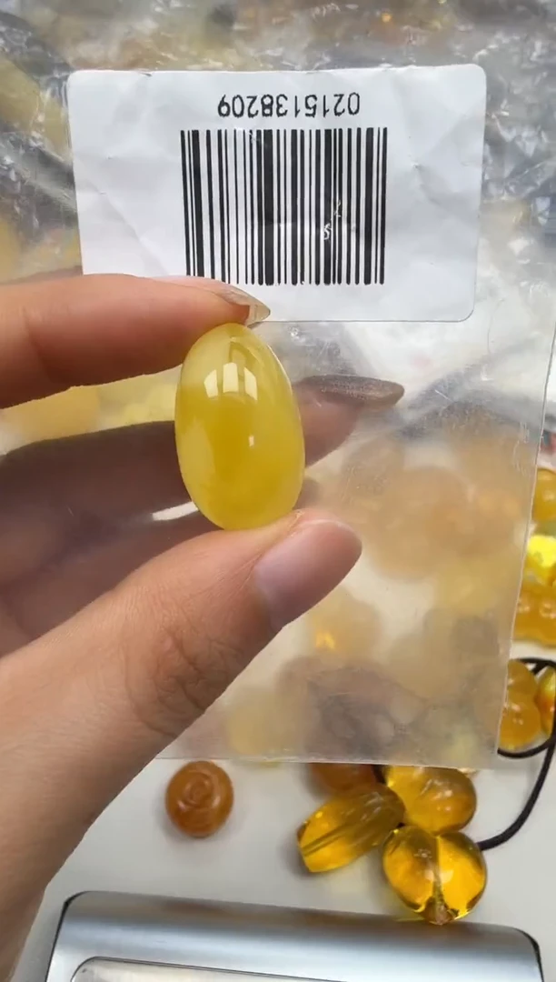 裸石琥珀未镶嵌如图