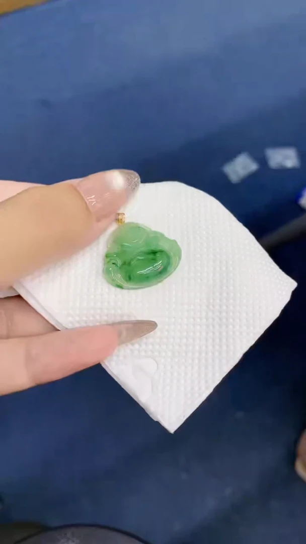 颈饰18K金镶嵌翡翠1
